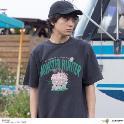 『モンスターハンターワイルズ』シーンイラストTシャツ 1（RUN!）