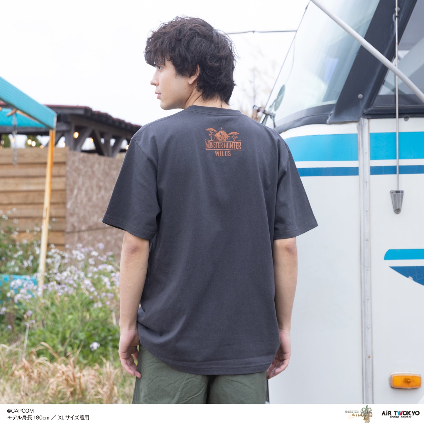 『モンスターハンターワイルズ』シーンイラストTシャツ 2（イャンクック）